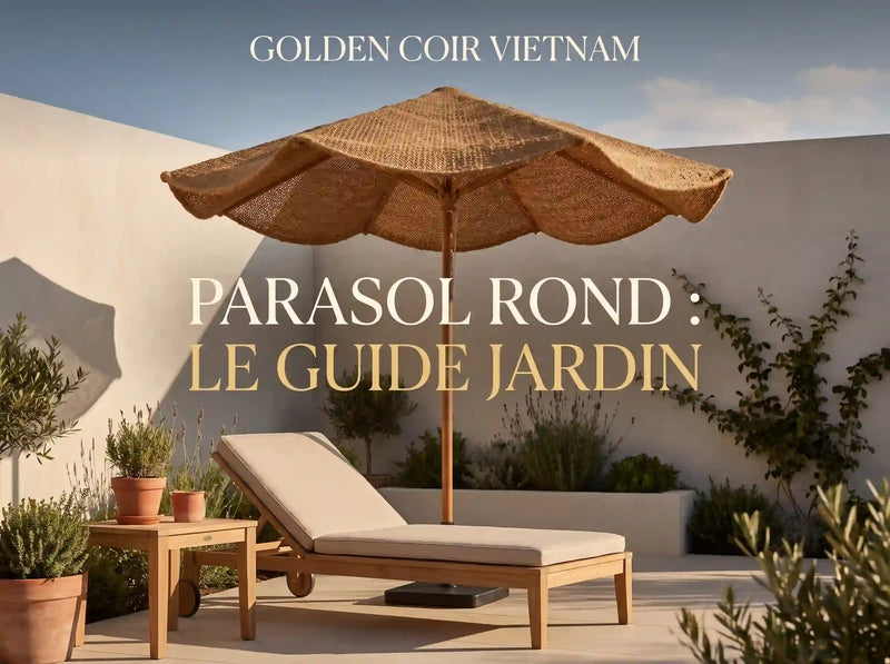 Parasol rond naturel en fibre de coco dans un salon de jardin avec ombrage respirant et design éco-luxueux